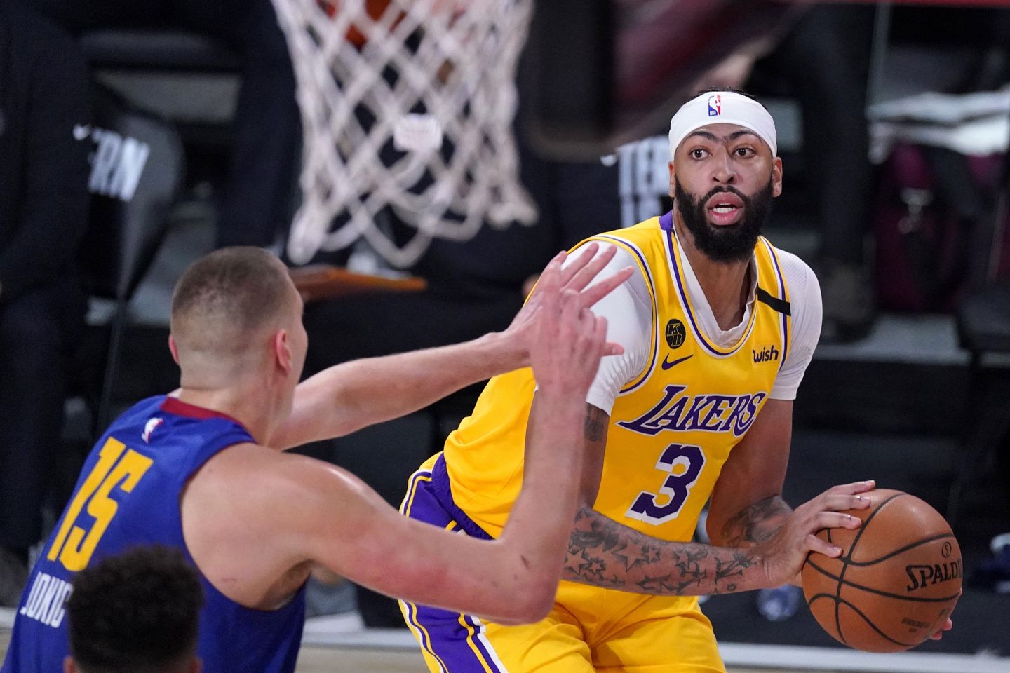 Anthony Davis gana los Denver Nuggets